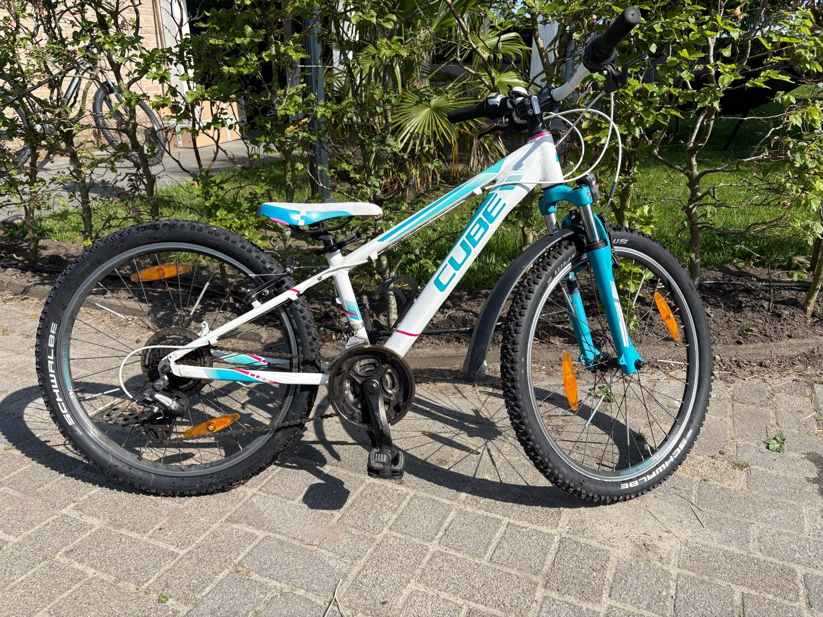 Cube Acid 240 Kinderfiets - Wit/Blauw, Fietsen en Brommers, Fietsen | Kinderfietsjes, Gebruikt, 20 inch of meer, Velgrem, Ophalen