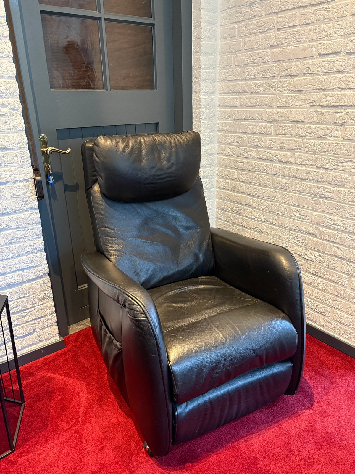 Electrisch verstelbare relax fauteuil zwart leer, Ophalen, Gebruikt, 50 tot 75 cm, Leer