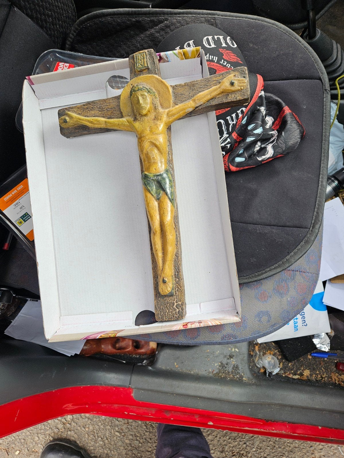Jezus aan  stenen kruis, Ophalen of Verzenden, Zo goed als nieuw