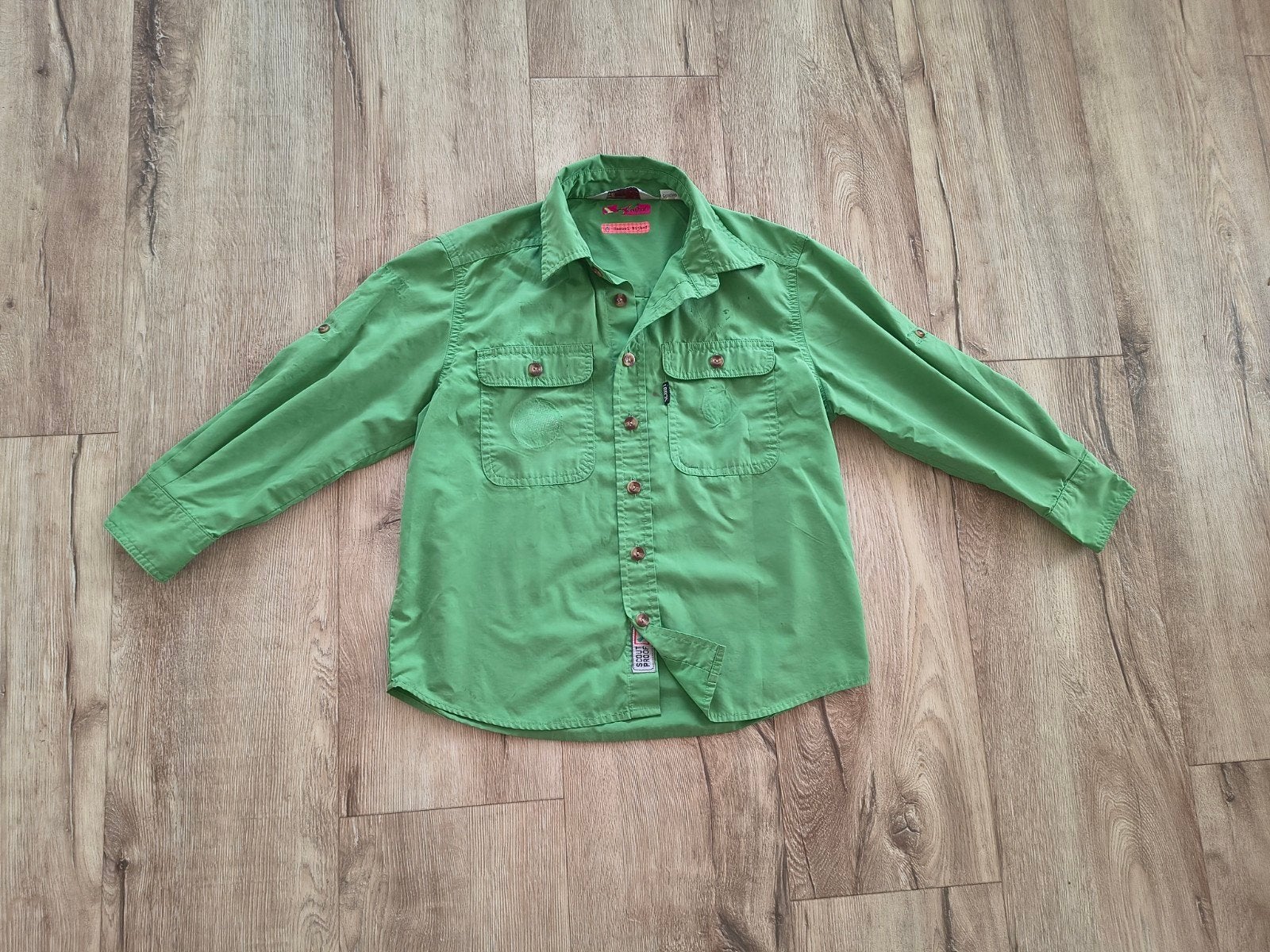 Mooie groene scoutingblouse, Welpen uniform, Scoutfit, 128., Gebruikt, Onb, Ophalen of Verzenden, Onb