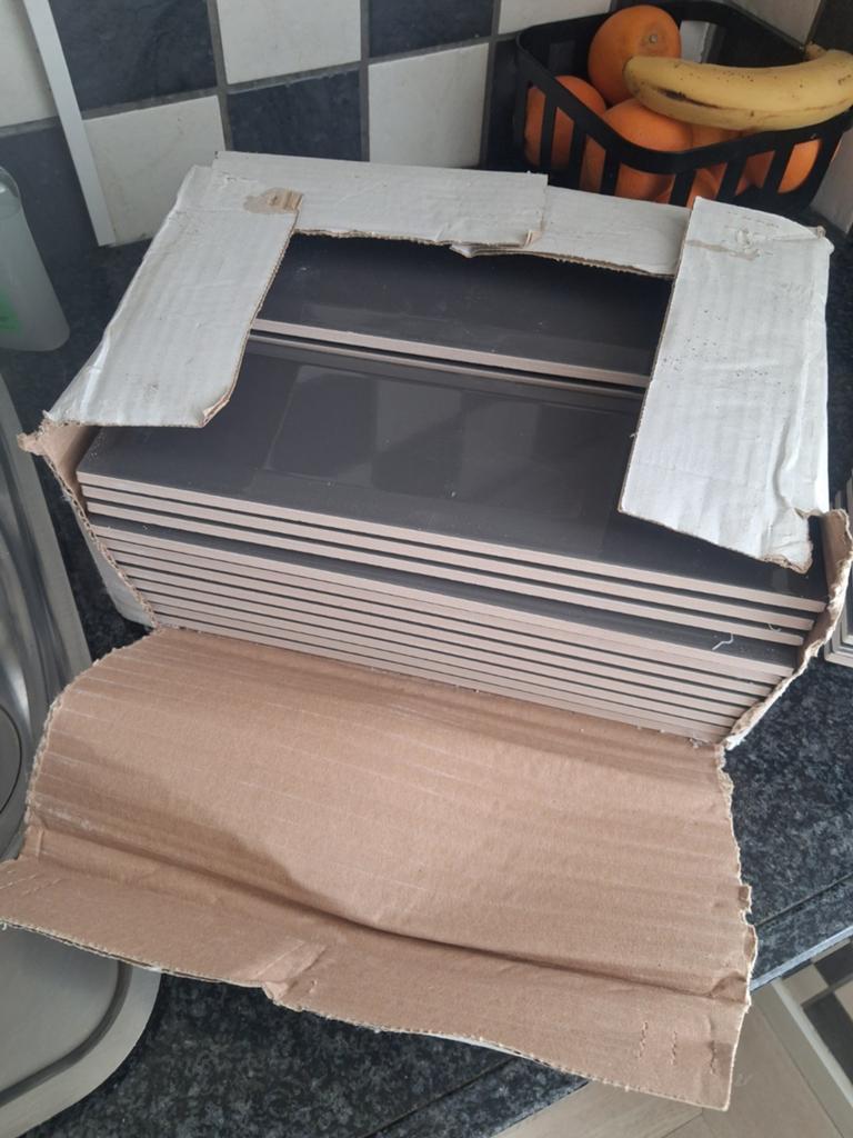 24 stuksTonalite tegels grijs glans 10x30 cm +10 halve stuks, Nieuw, 20 tot 40 cm, Minder dan 5 m², Wandtegels