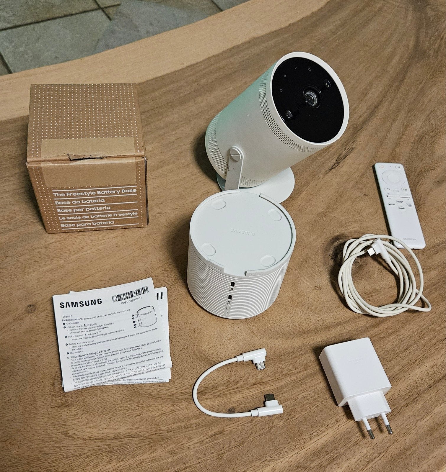 Samsung The Freestyle Beamer + Samsung Batterij Base, Ophalen of Verzenden, Gebruikt, Full HD (1080), Samsung
