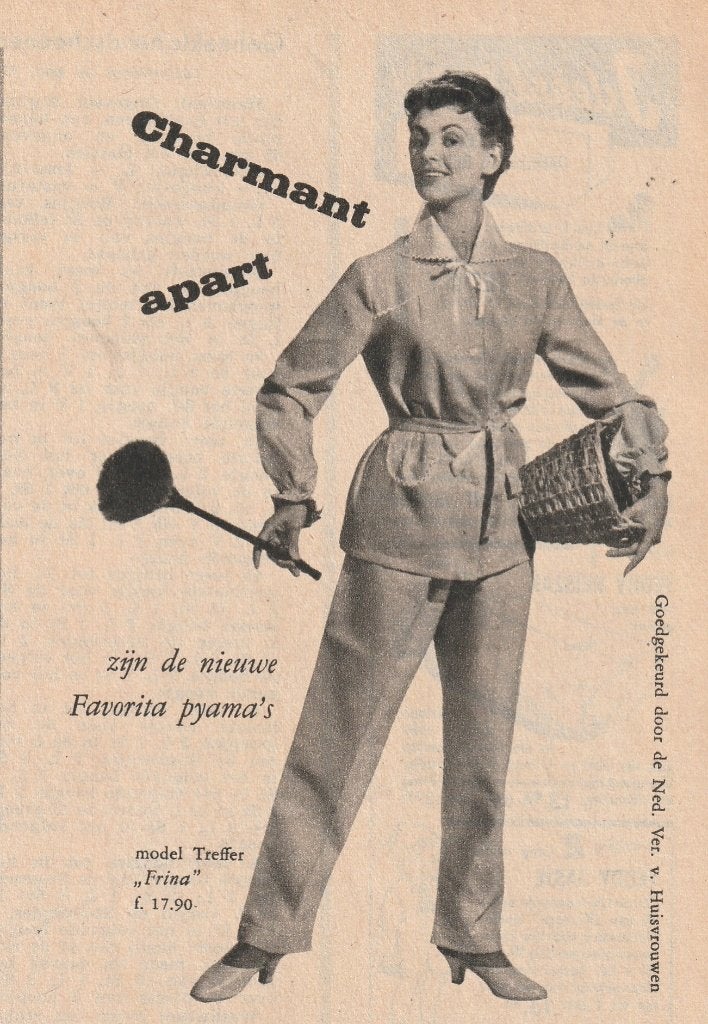retro reclame 1956 Favorita pyjama's charmant apart, Verzenden, Overige typen