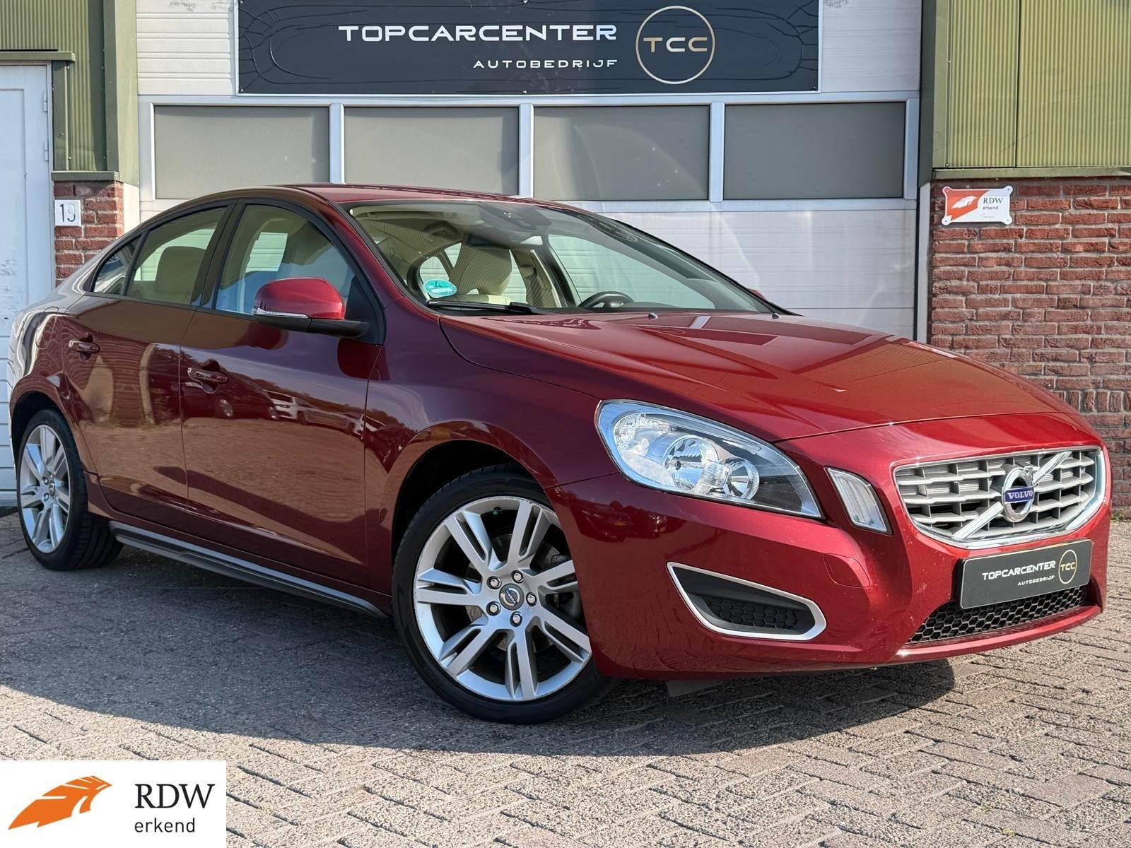 Volvo S60 1.6 D2 Summum/AIRCO/TREKH/NAVI/LEER/CRUISE/APK, Auto's, Voorwielaandrijving, Euro 5, Gebruikt, 4 cilinders
