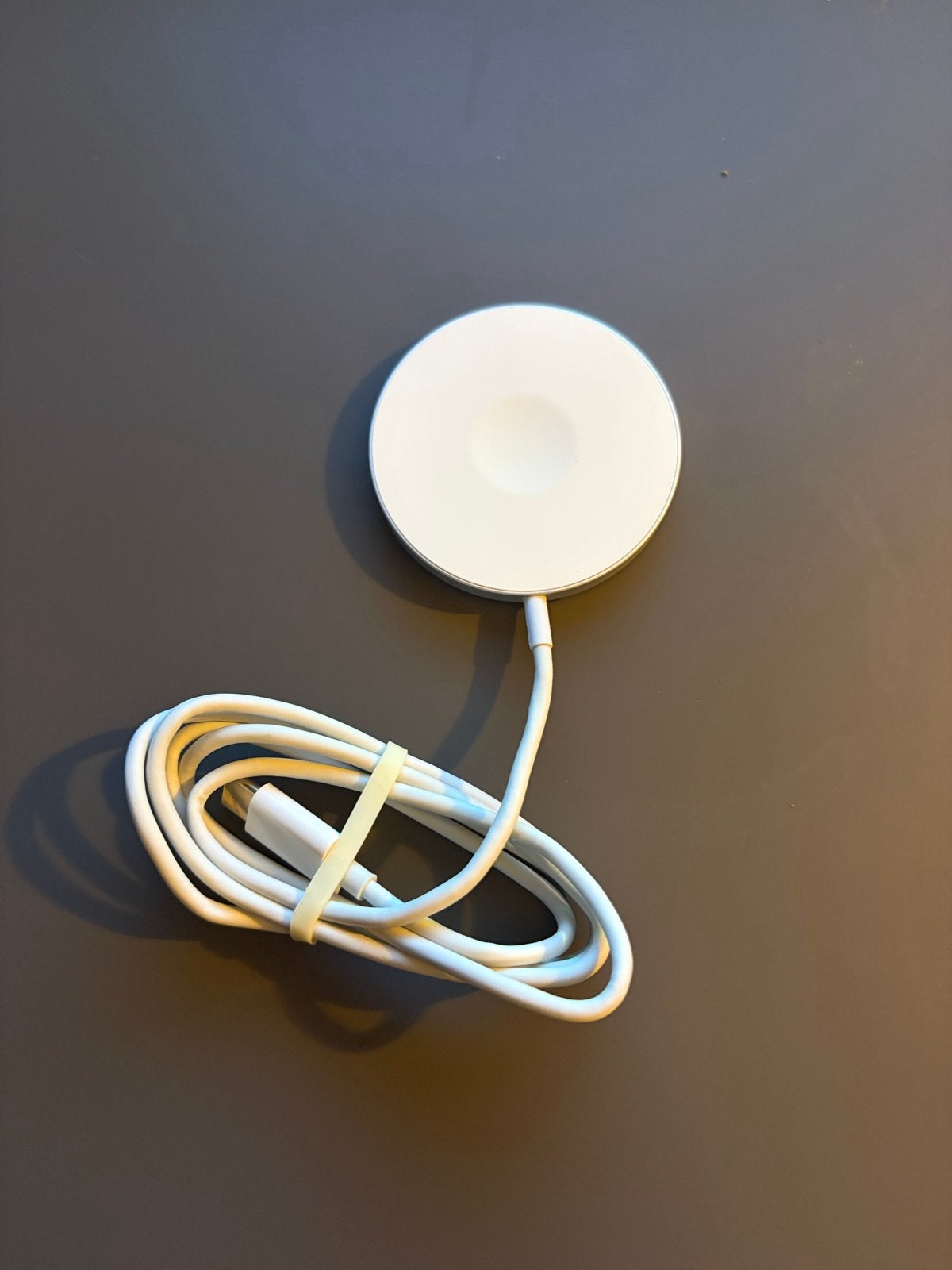 3-in-1 Draadloze Oplader voor Smartwatch, AirPods & Telefoon, Telecommunicatie, Mobiele telefoons | Telefoon-opladers, Zo goed als nieuw