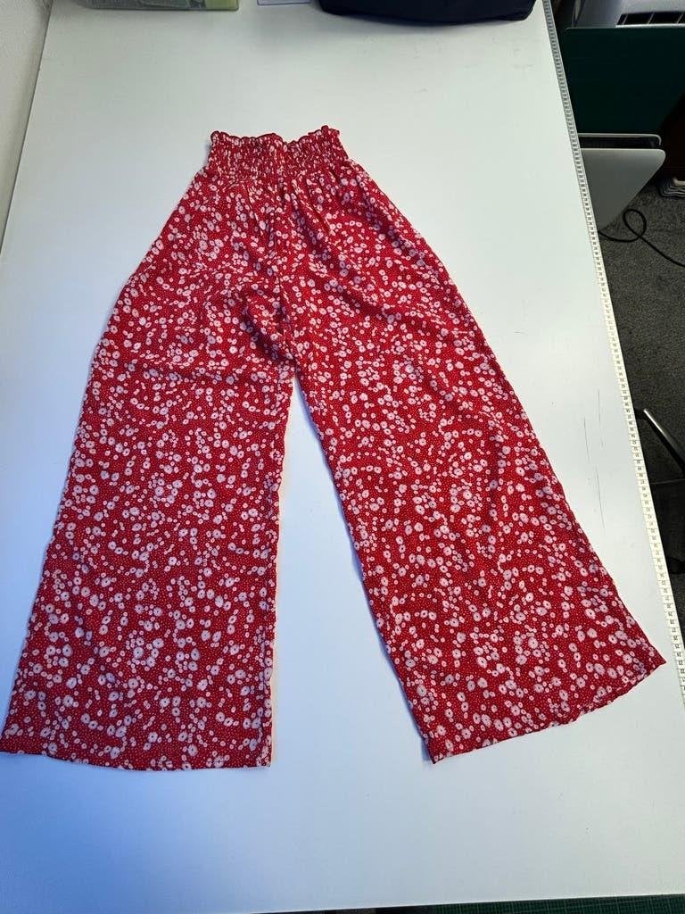 Shein Zomerbroek Rood met Bloemenprint - Maat XS, Kleding | Dames, Nieuw, Ophalen of Verzenden, Maat 34 (XS) of kleiner, Lang