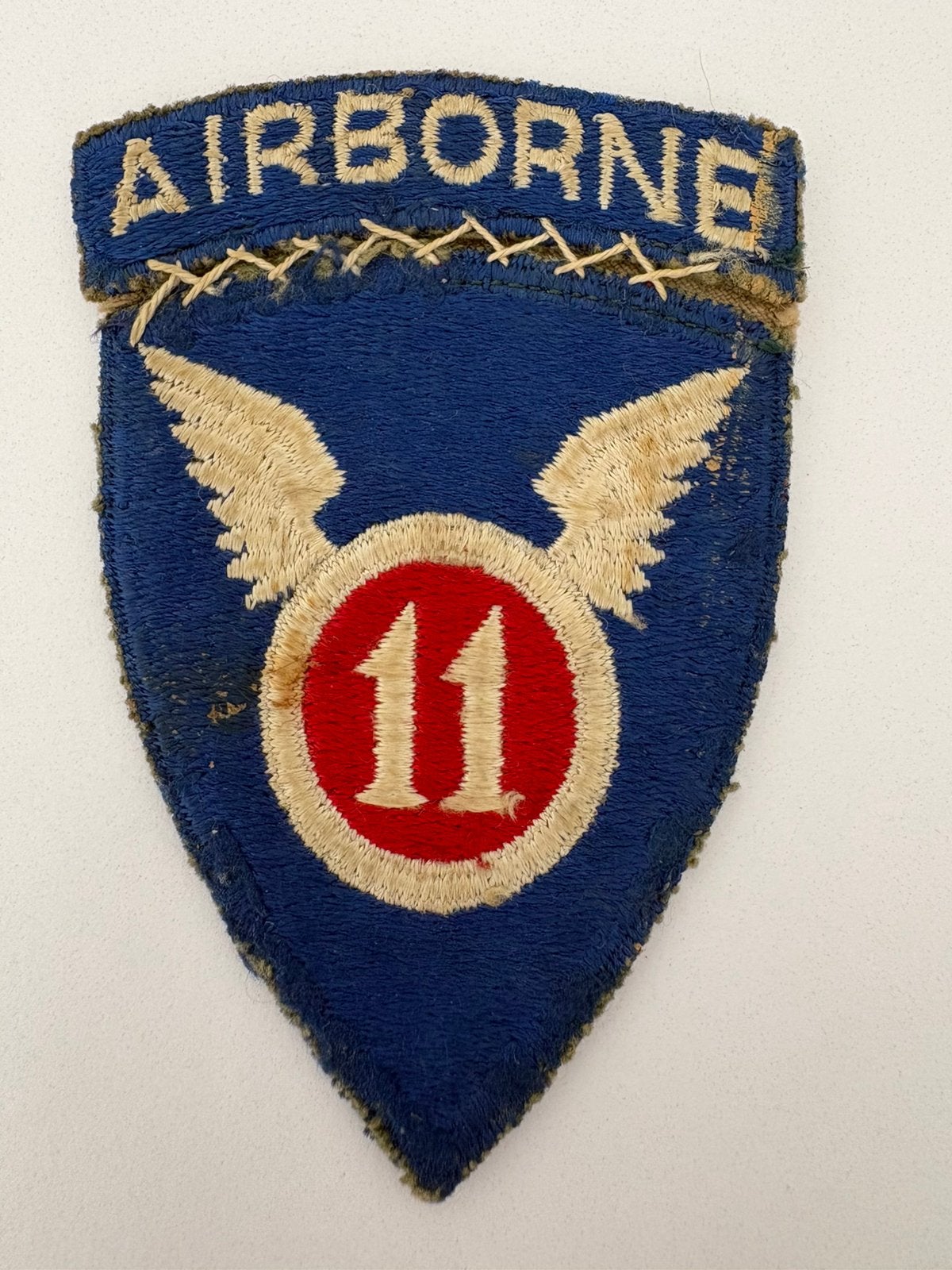 WW2 U.S. Army 11th Airborne Division patch, Ophalen of Verzenden, Amerika, Embleem of Badge