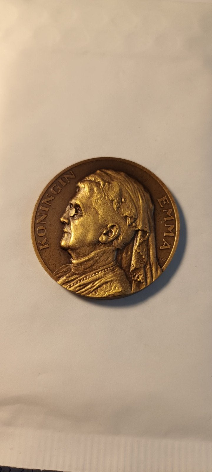 Bronzen herdenkingspenning Koningin Emma 1858-1934, Postzegels en Munten, Penningen en Medailles, Ophalen of Verzenden
