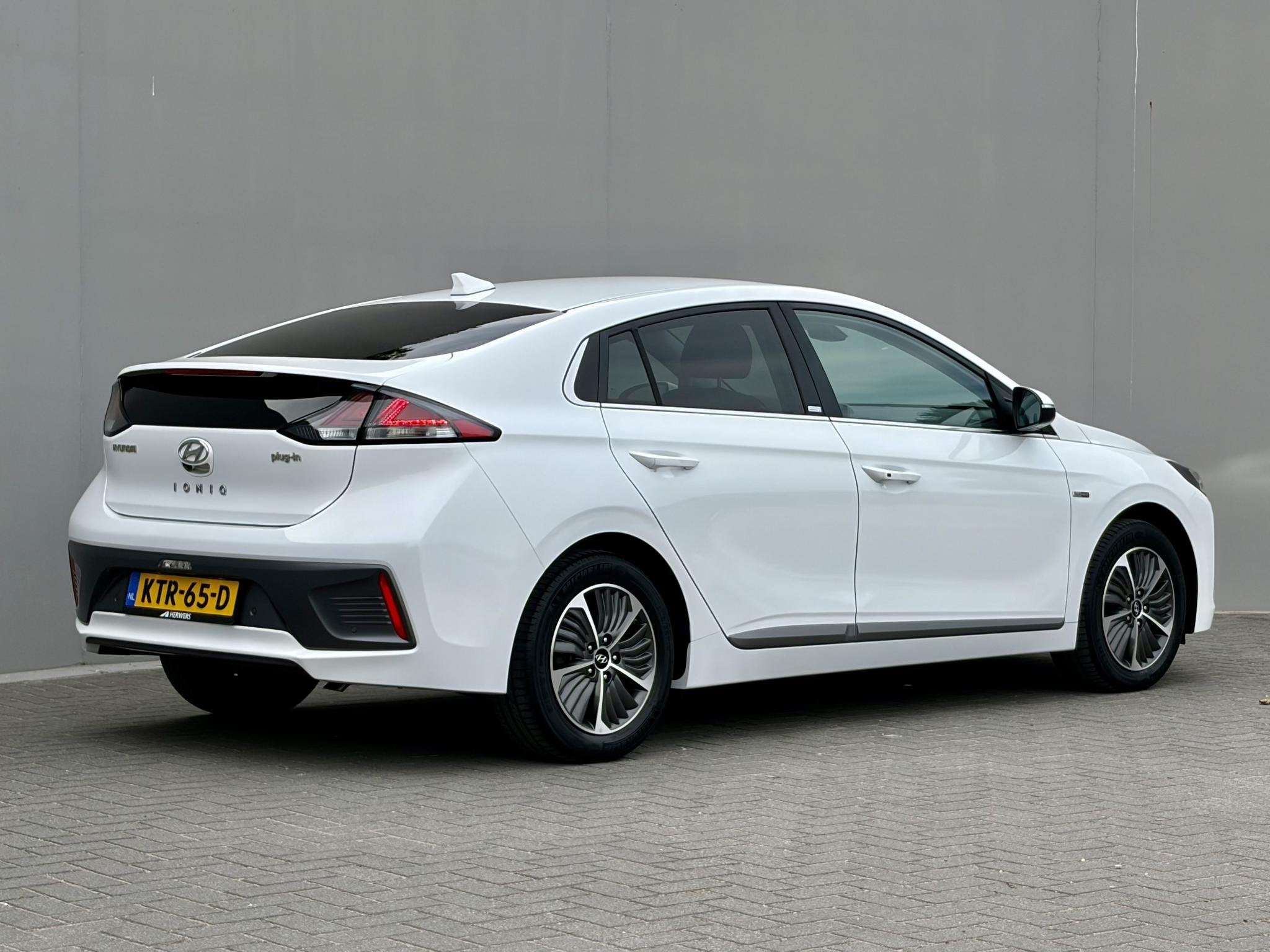 Hyundai IONIQ 1.6 GDi Comfort - Plus / PHEV / Plug-in / Navi, Auto's, Stof, Gebruikt, 2 kWh, Wit