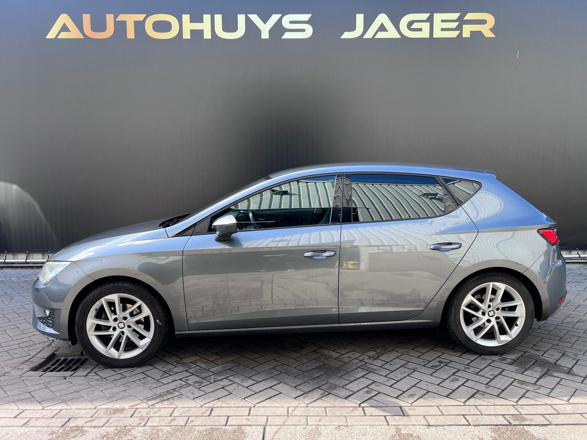 Seat Leon 1.4 TSI FR Navi Sensoren Sportwielen, Auto's, Voorwielaandrijving, Euro 5, Gebruikt, Zwart