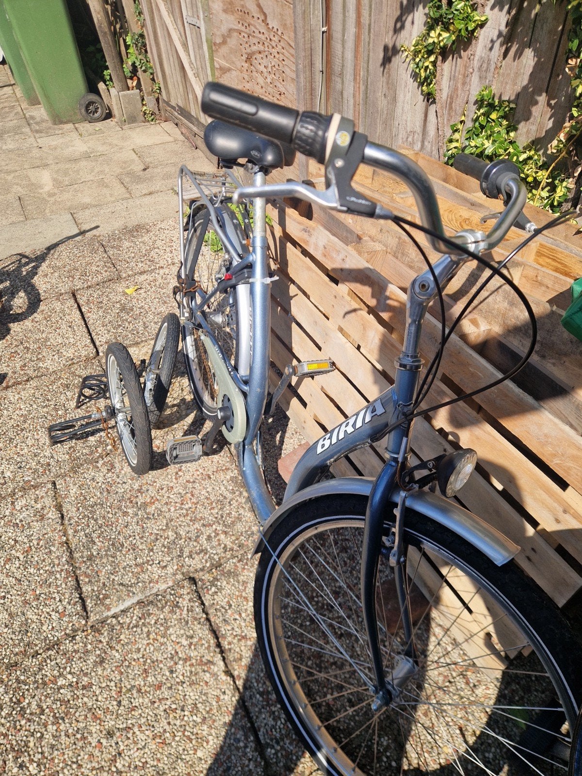 Omafiets met zijwieltjes - Biria, 56 cm of meer, Ophalen of Verzenden, Gebruikt