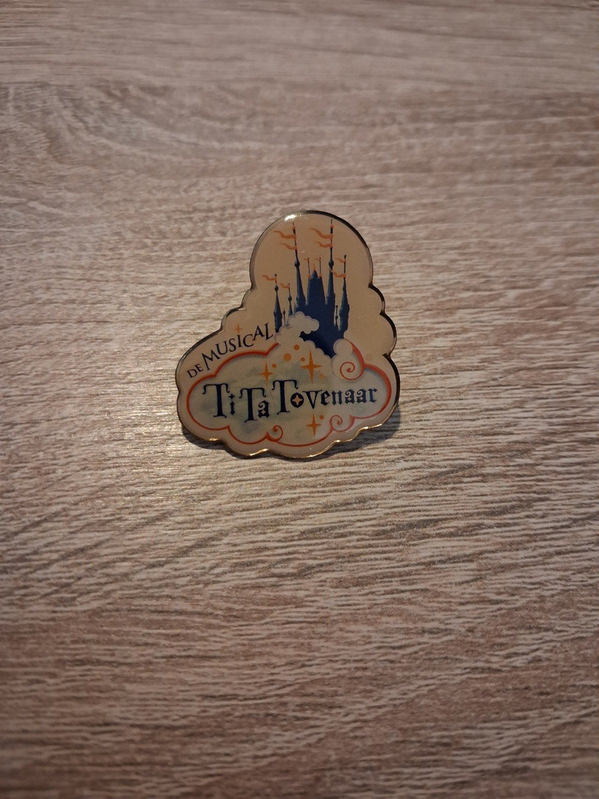 Efteling pin tita tovenaar, Ophalen of Verzenden, Nieuw, Button of Speldje