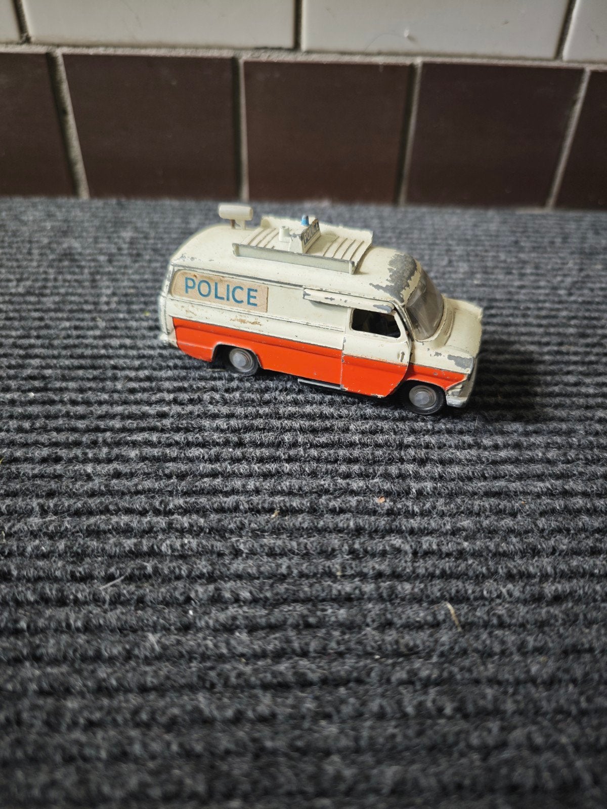 Dinky toys police wagen Ford Transit, Hobby en Vrije tijd, Ophalen of Verzenden, Gebruikt, Auto, Dinky Toys