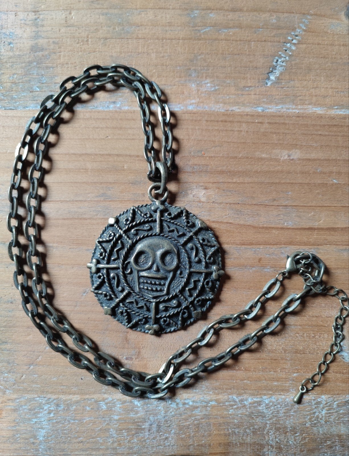 Nieuwe ketting met schedel hanger Pirates of the Caribbean, Bruin, Verzenden, Nieuw, Overige materialen