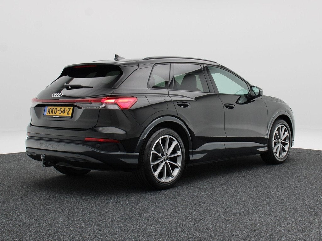 Audi Q4 e-tron 40 S Edition 63 kWh 204 Pk | Trekhaak | Stoel, Auto's, Audi, Automaat, Gebruikt, Zwart, Leder en Stof