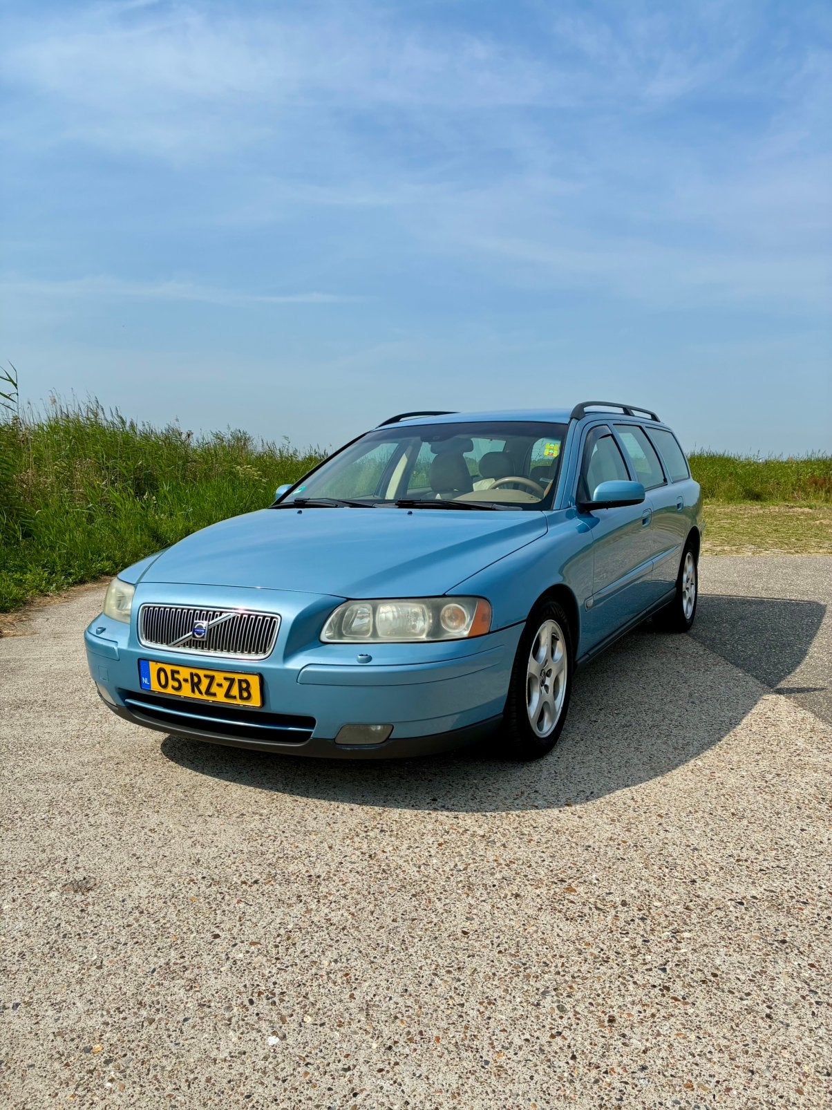 Hele nette Volvo V70 2.4 D AUT 2005 LEES!, Auto's, 1800 kg, Beige, Leder en Stof, 163 pk