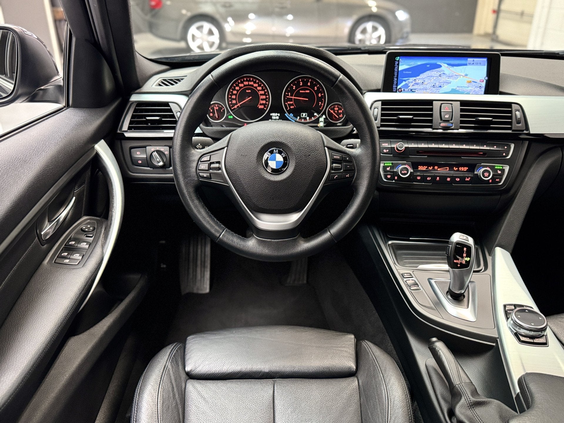 BMW 3-serie 320i Sport edition 2015 184pk NL-auto, Leder, Automaat, Achterwielaandrijving, Gebruikt, 4 cilinders