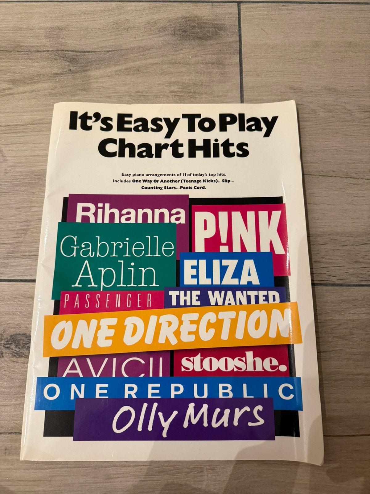 It’s Easy To Play Chart Hits – pianoboek bladmuziek, Ophalen of Verzenden, Zo goed als nieuw, 120-bas, Overige merken