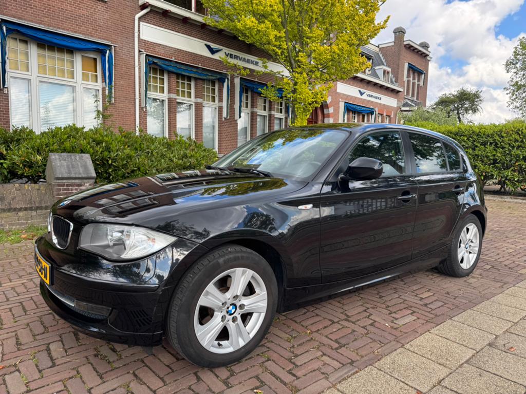 BMW 1-Serie / BMW 116i 5DR 2010 Zwart, Auto's, 1-Serie, Achterwielaandrijving, 1995 cc, 4 cilinders