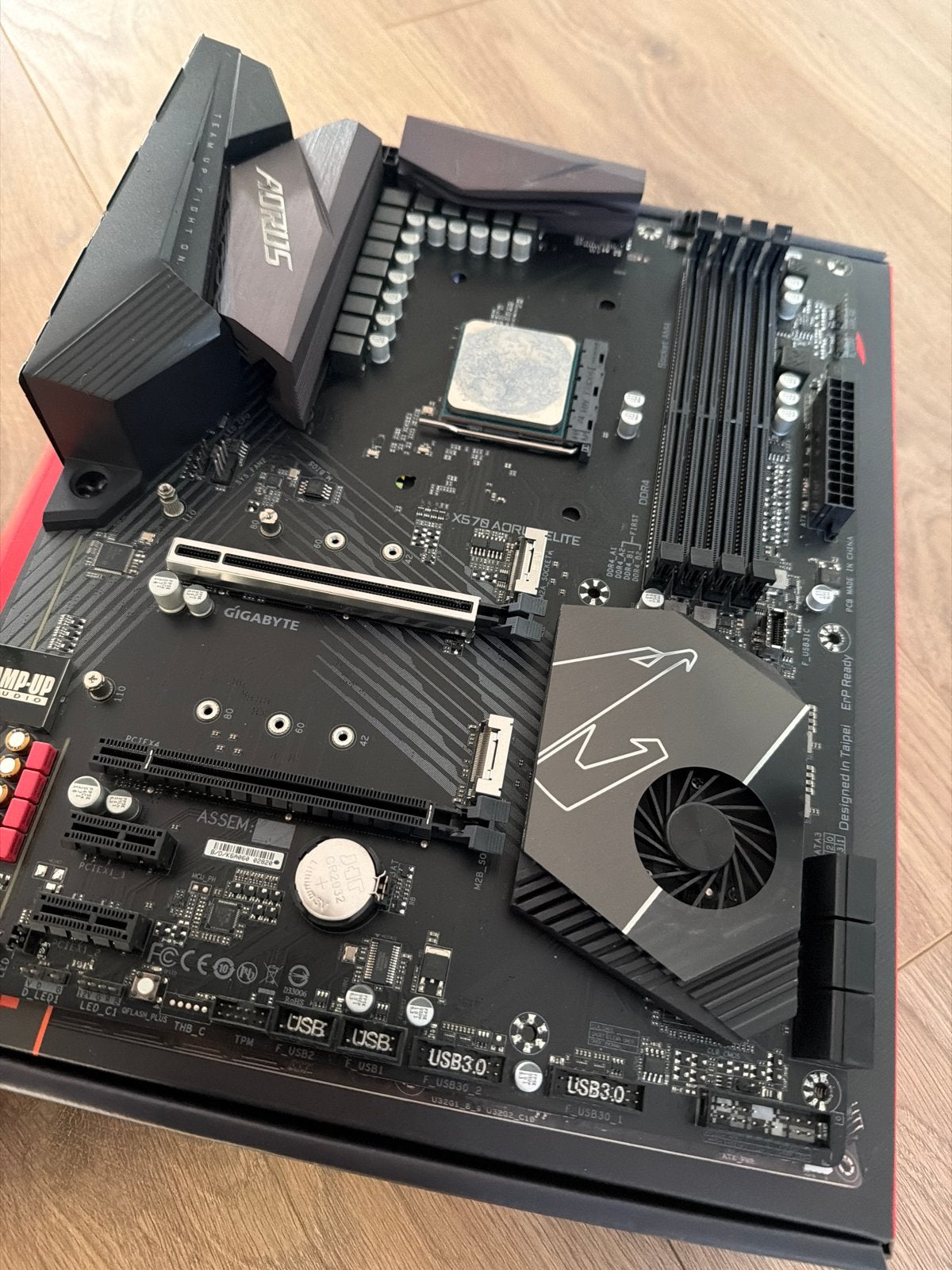 Gigabyte X570 AORUS ELITE Moederbord (AM4) + Ryzen 7 3800XT, Ophalen of Verzenden, Zo goed als nieuw, AMD, DDR4