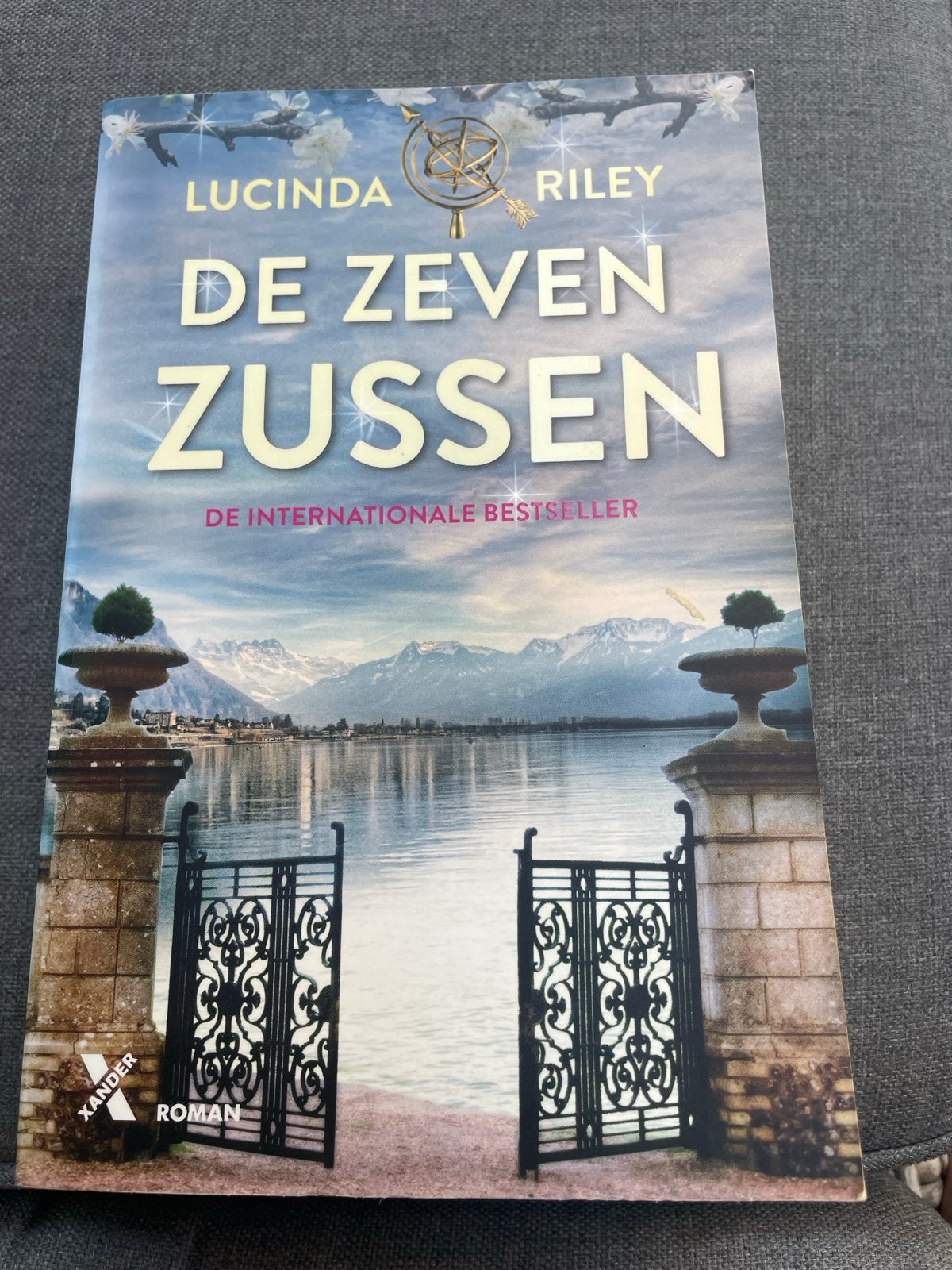 De Zeven Zussen - Lucinda Riley (Internationale Bestseller), Boeken, Verzenden, Zo goed als nieuw, Nederland