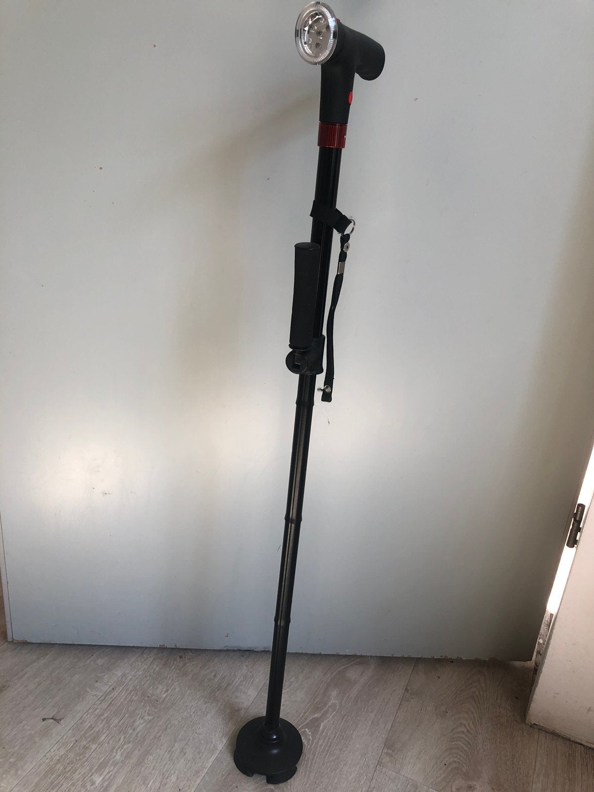 Zeer professionele wandelstok met lamp en alarm., Diversen, Wandelstokken, Ophalen, Verstelbaar, Zo goed als nieuw