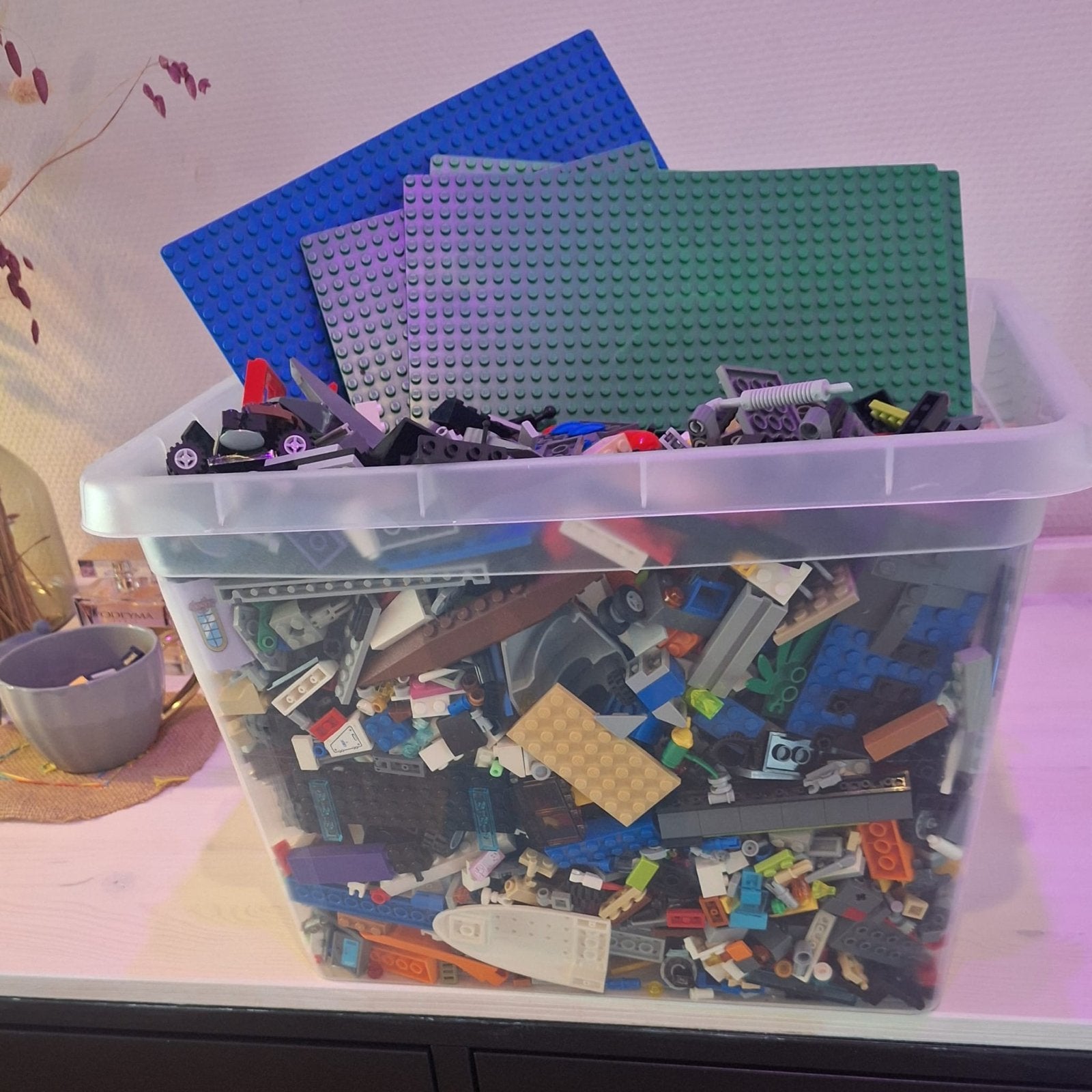 Grote bak losse LEGO met poppetjes en bouwplaten, Ophalen, Gebruikt