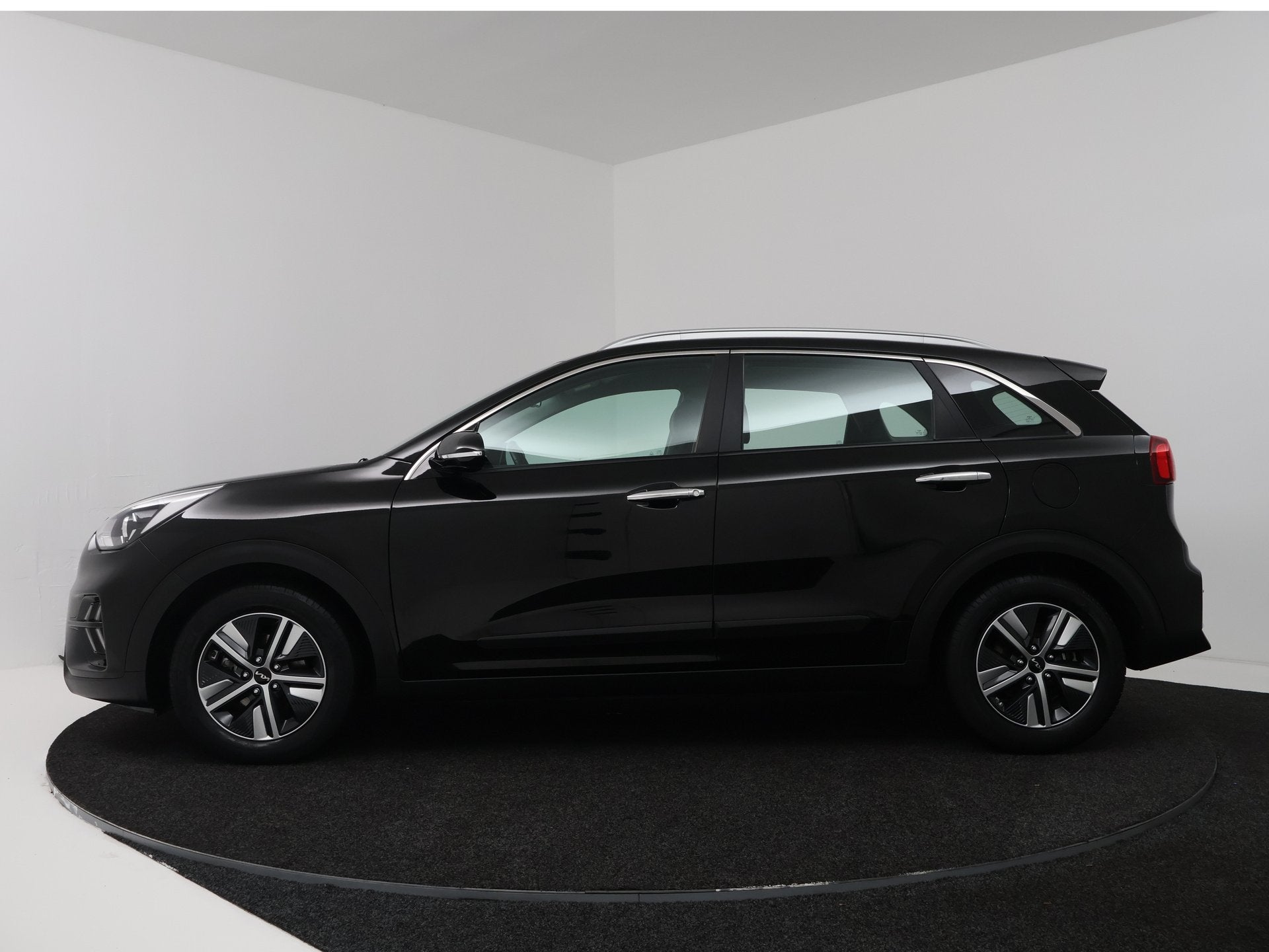 Kia Niro 1.6 GDi Hybrid DynamicLine | Camera | Apple Carplay, 12 maanden, Gebruikt, Leder en Stof, Zwart