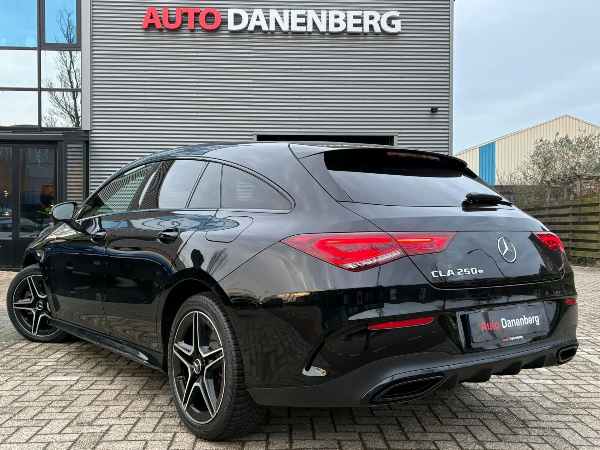 Mercedes-Benz CLA-klasse Shooting Brake 250 e plug-in AMG BL, Auto's, 4 cilinders, Leder en Stof, Zwart, Hybride Elektrisch/Benzine