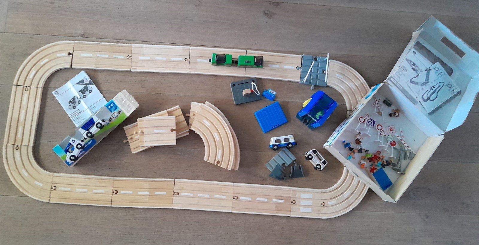Houten spoorbaan autobaan, Kinderen en Baby's, Speelgoed | Houten speelgoed, Ophalen of Verzenden, Zo goed als nieuw
