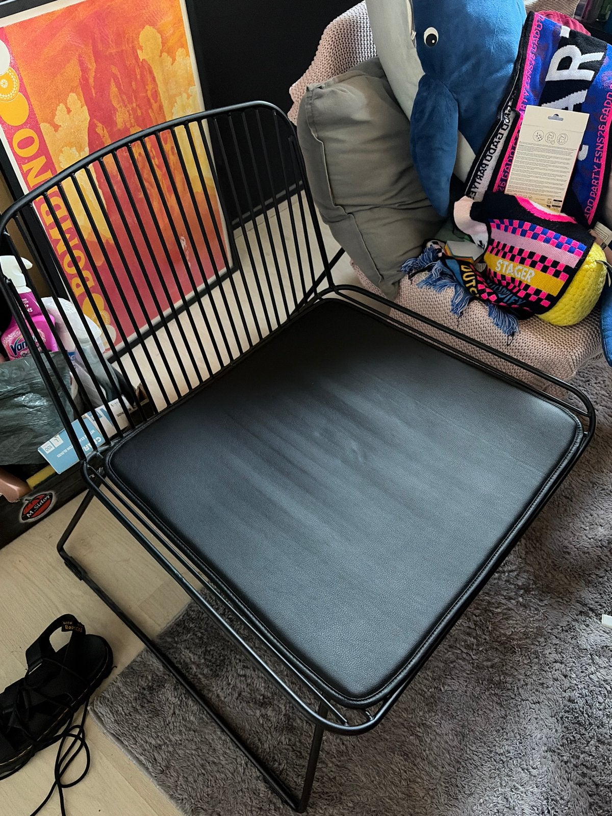 2 metal lounge chairs with cushions, Ophalen, Twee, Zwart, Zo goed als nieuw