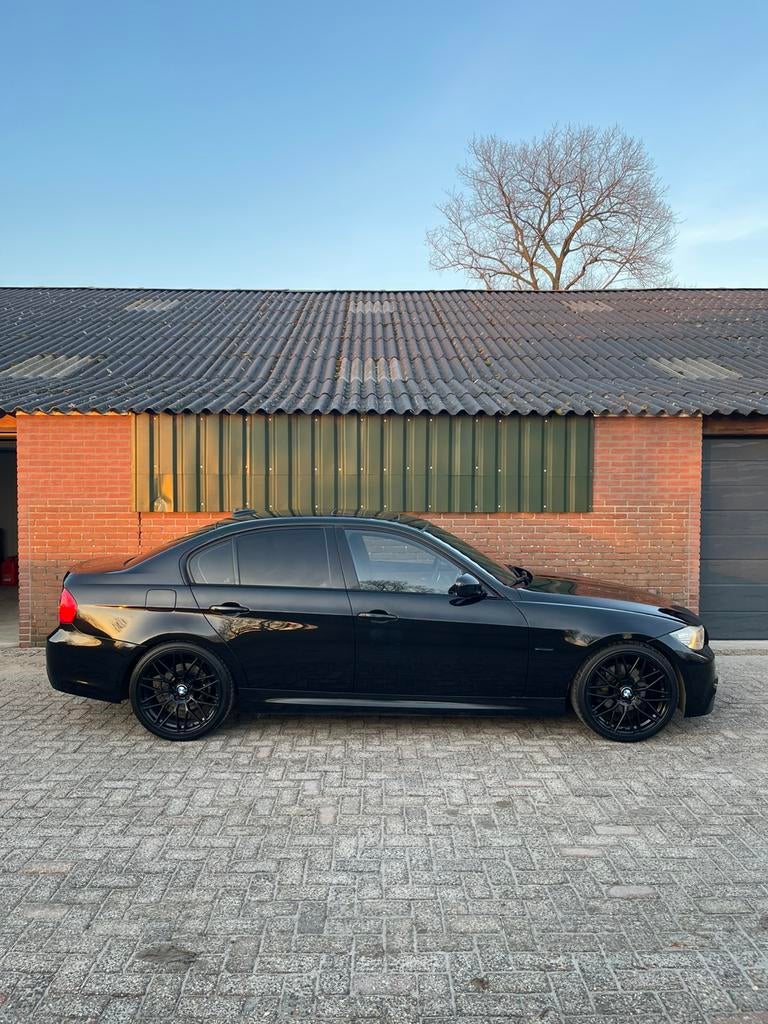 BMW 3-Serie 3.0 I 325 carbon sport editie AUT 2012 Zwart, Automaat, 745 kg, Achterwielaandrijving, 1435 kg