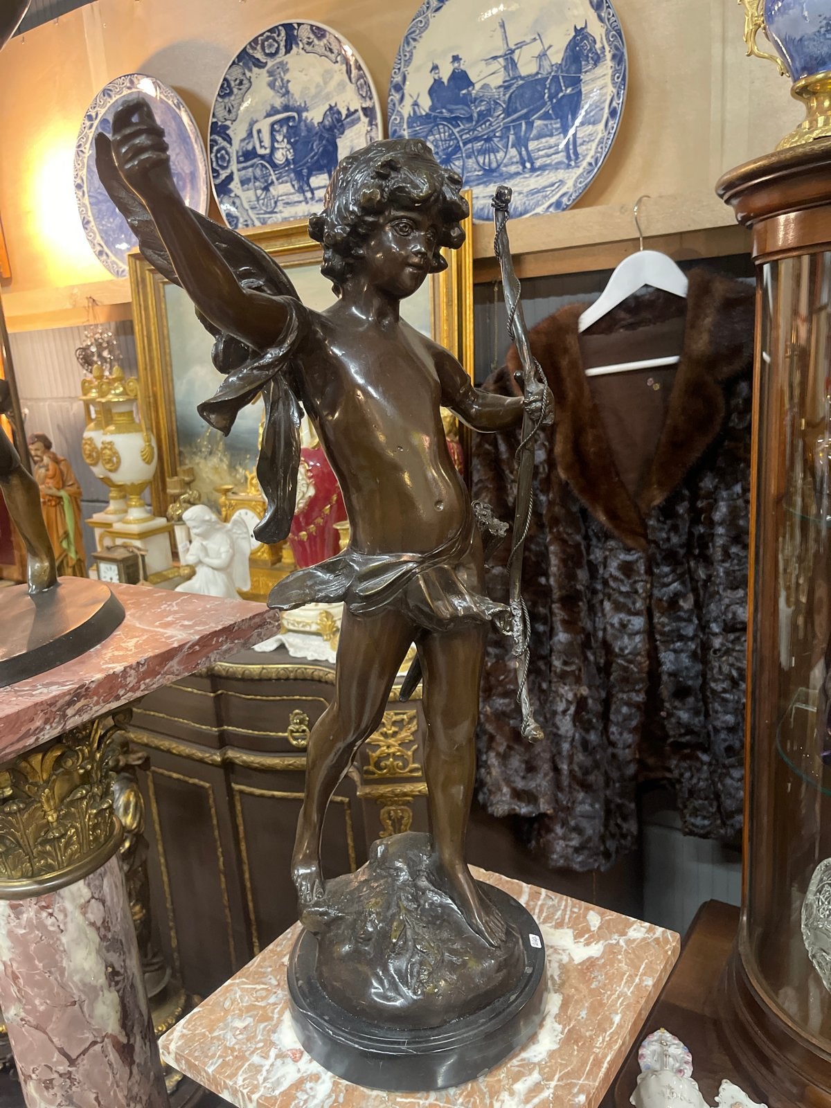 Bronzen Beeld van Cupido met Pijl en Boog, Antiek en Kunst, Beeld, Bruin, Man, 50 - 100 cm