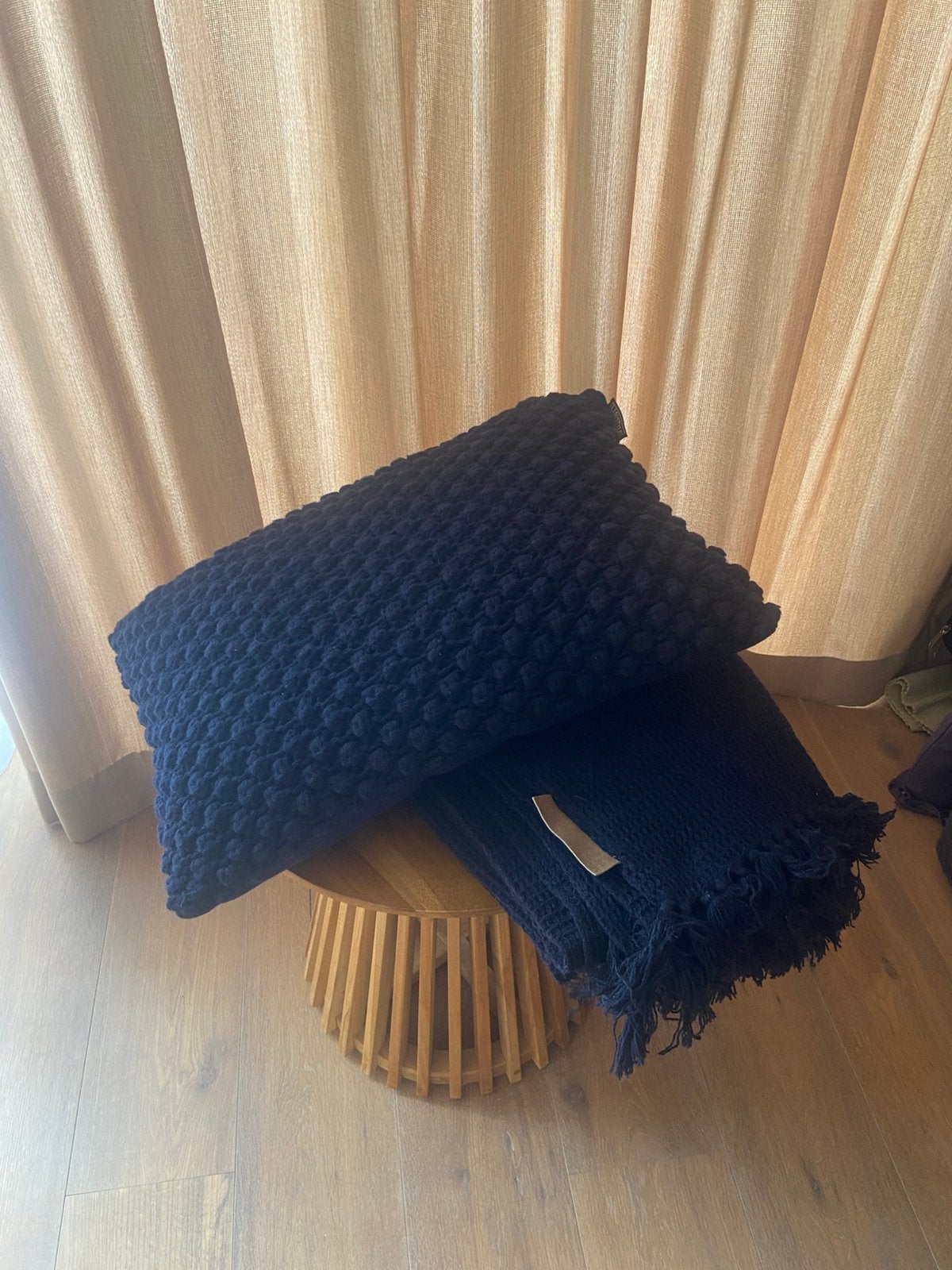 Prachtige wollen plaid & kussen set - merk Lifestyle - NIEUW, Huis en Inrichting, Gebreid, Wol, Ophalen of Verzenden, Plaid