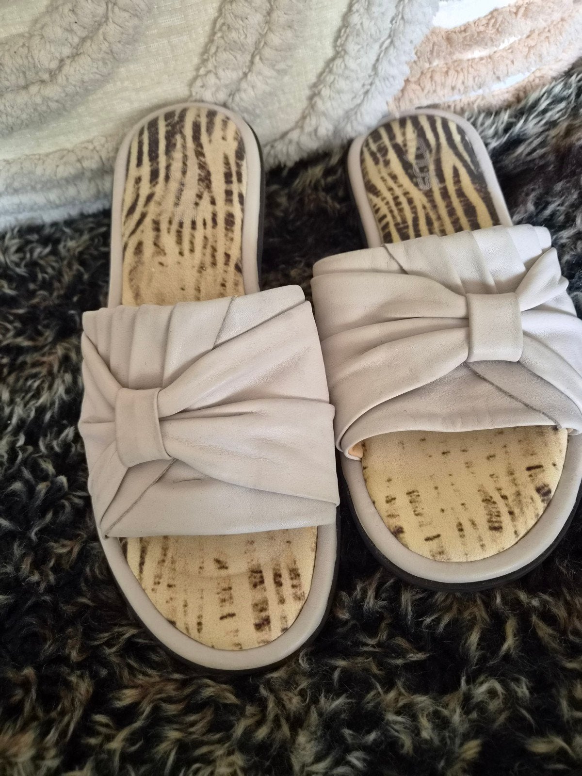 Mjus MT37 Nieuw Lederen Slippers - Maat 37, Kleding | Dames, Schoenen, Slippers, Overige kleuren, Nieuw, Ophalen of Verzenden
