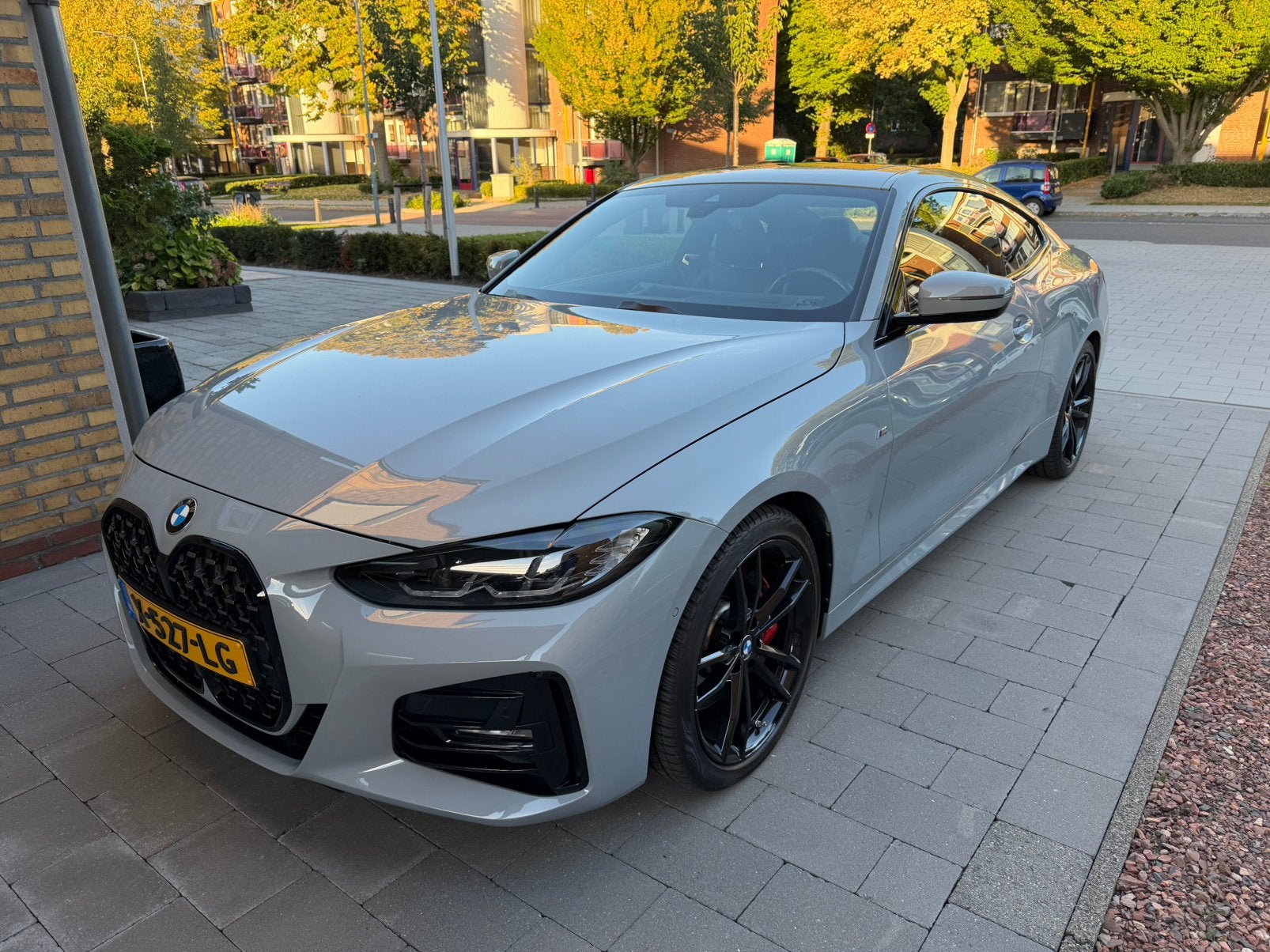 BMW 4-Serie 420i ,bj2024 M-sportpakket schuifksntel dak, 1998 cc, 4 stoelen, Origineel Nederlands, Bruin