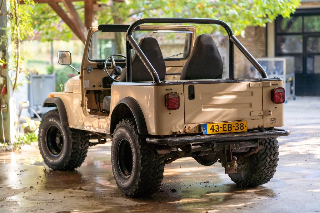 Jeep CJ‑7 1978 – Diesel (Toyota 6‑cil) – APK 07/2027, Auto's, Trekhaak, Zwart, Overige bekleding, Beige