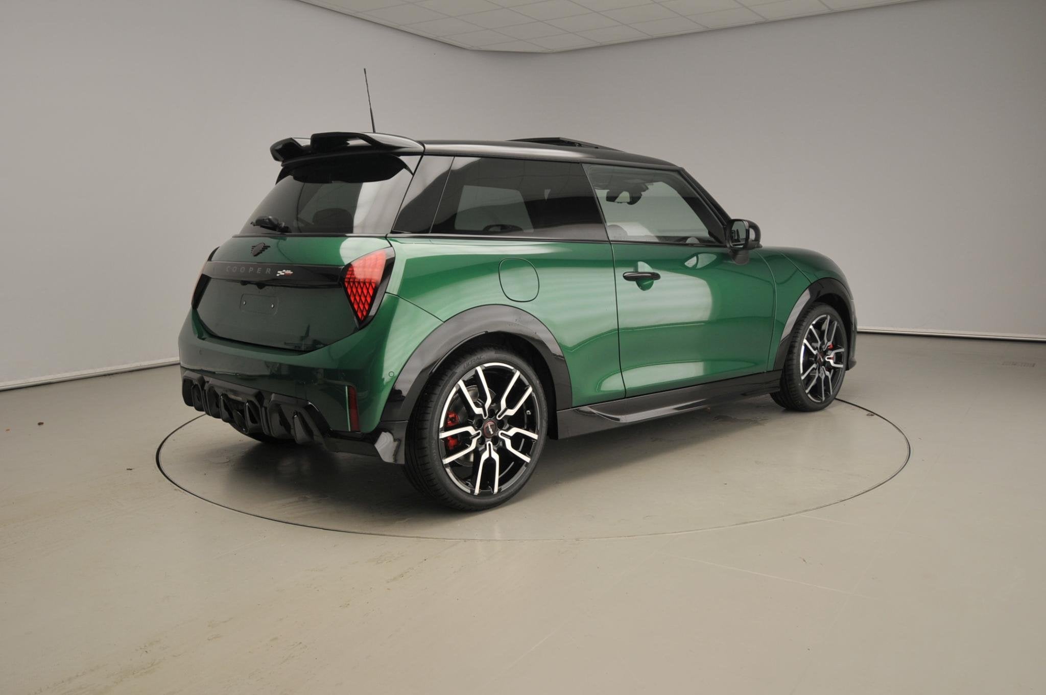 MINI Cooper John Cooper Works John Cooper Works | XL Pakket, 1998 cc, 15 km/l, 4 cilinders, 4 stoelen
