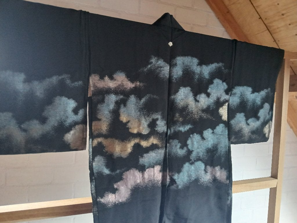 Traditionele Japanse Kimono haori black coloful cloud, Antiek en Kunst, Ophalen of Verzenden