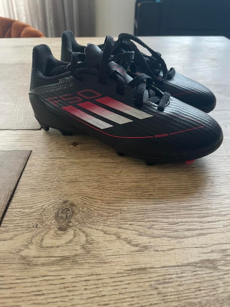 Adidas voetbalschoenen maat 30,5, Maat XS of kleiner, Schoenen, Ophalen of Verzenden, Zo goed als nieuw