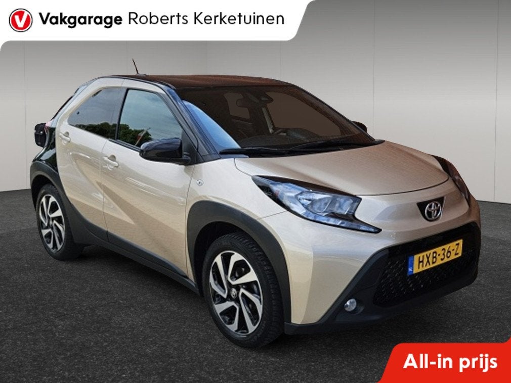 Toyota Aygo X 1.0 VVT-i Pulse Two Tone Carplay 17" Velgen, 12 maanden, Gebruikt, Euro 6, 4 stoelen