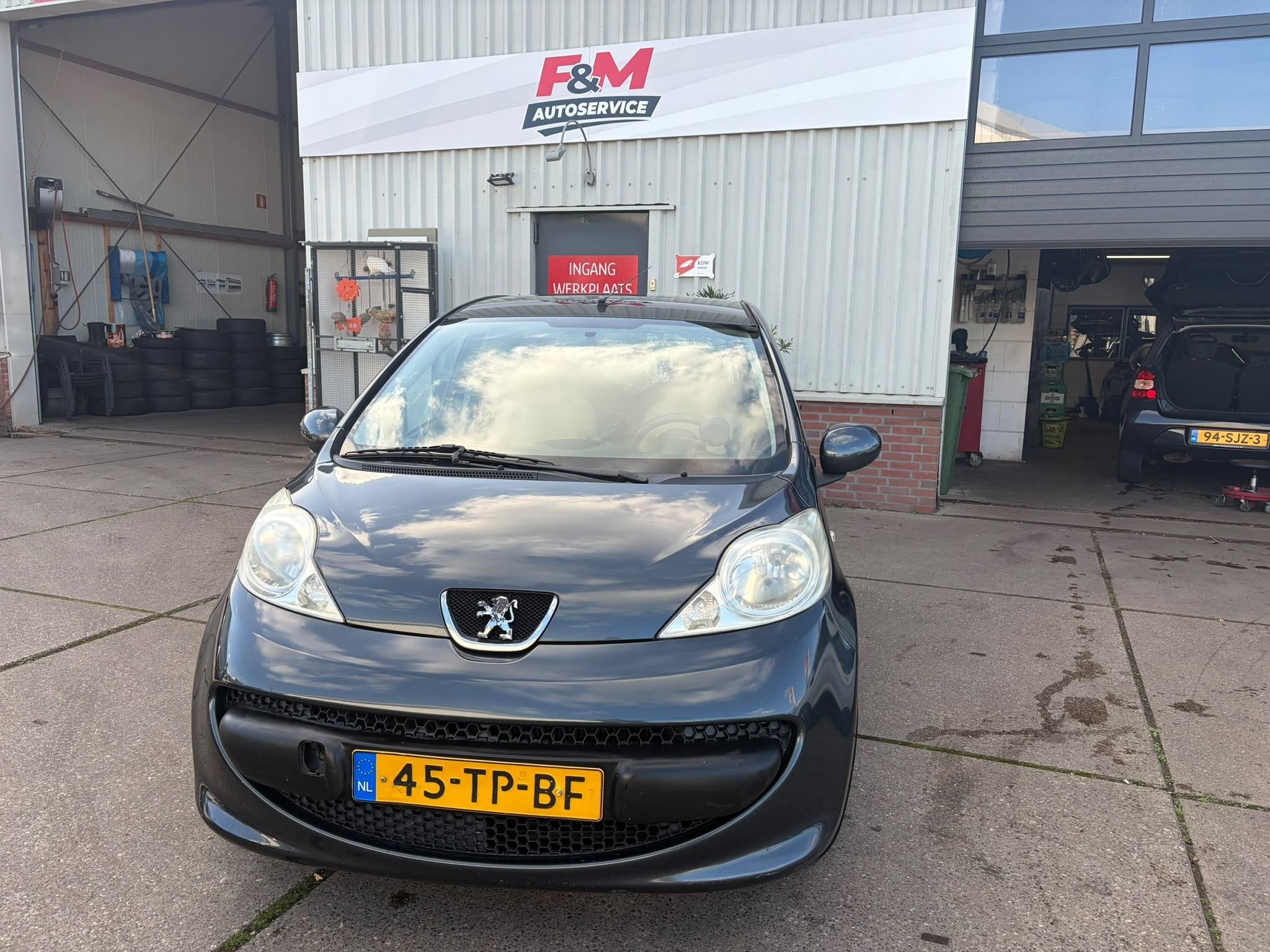 Peugeot 107 1.0-12V XS Carplay scherm, Voorwielaandrijving, Stof, Gebruikt, 4 stoelen