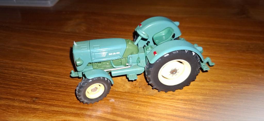 Siku man trekkertje 1/32, Hobby en Vrije tijd, Ophalen of Verzenden, Zo goed als nieuw, Tractor of Landbouw, SIKU