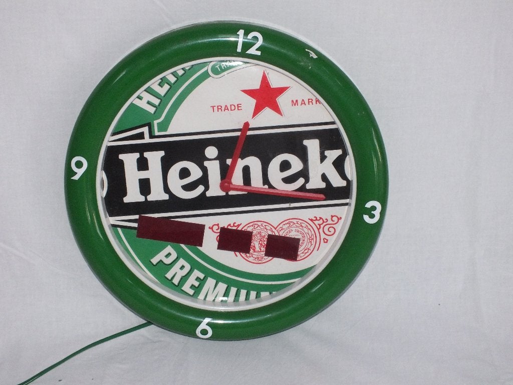 Heineken Millennium klok. Voor mancave of verzamelaars., Verzamelen, Biermerken, Ophalen of Verzenden, Gebruikt, Reclamebord, Plaat of Schild