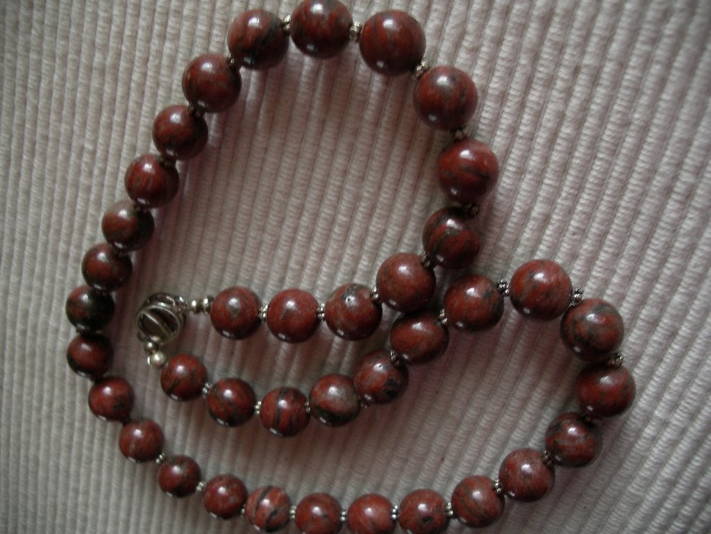 Een mooie Donker Bruinrode Jaspis edelstenen ketting, Sieraden, Tassen en Uiterlijk, Antieke sieraden, Verzenden, Overige materialen