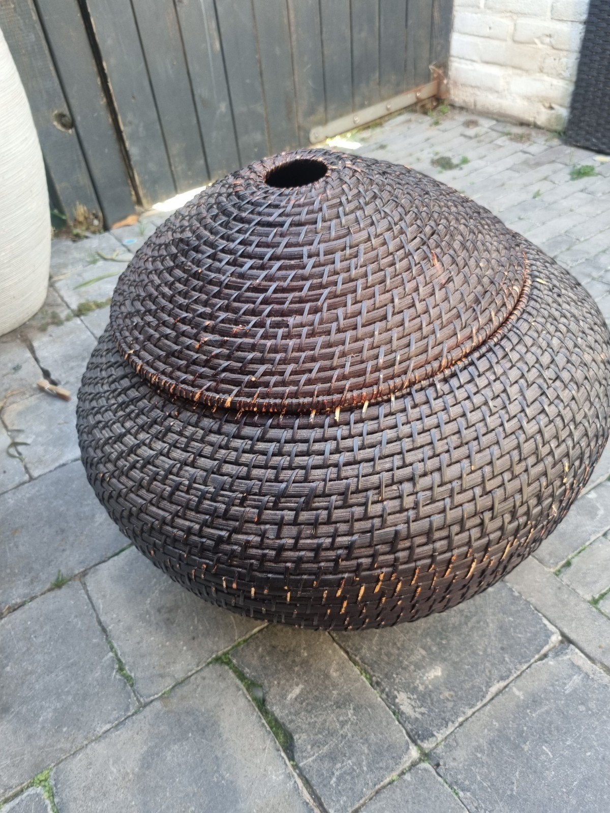 Grote rieten mand met deksel - Donkerbruin, Gebruikt, Mand, Gevlochten, Rond