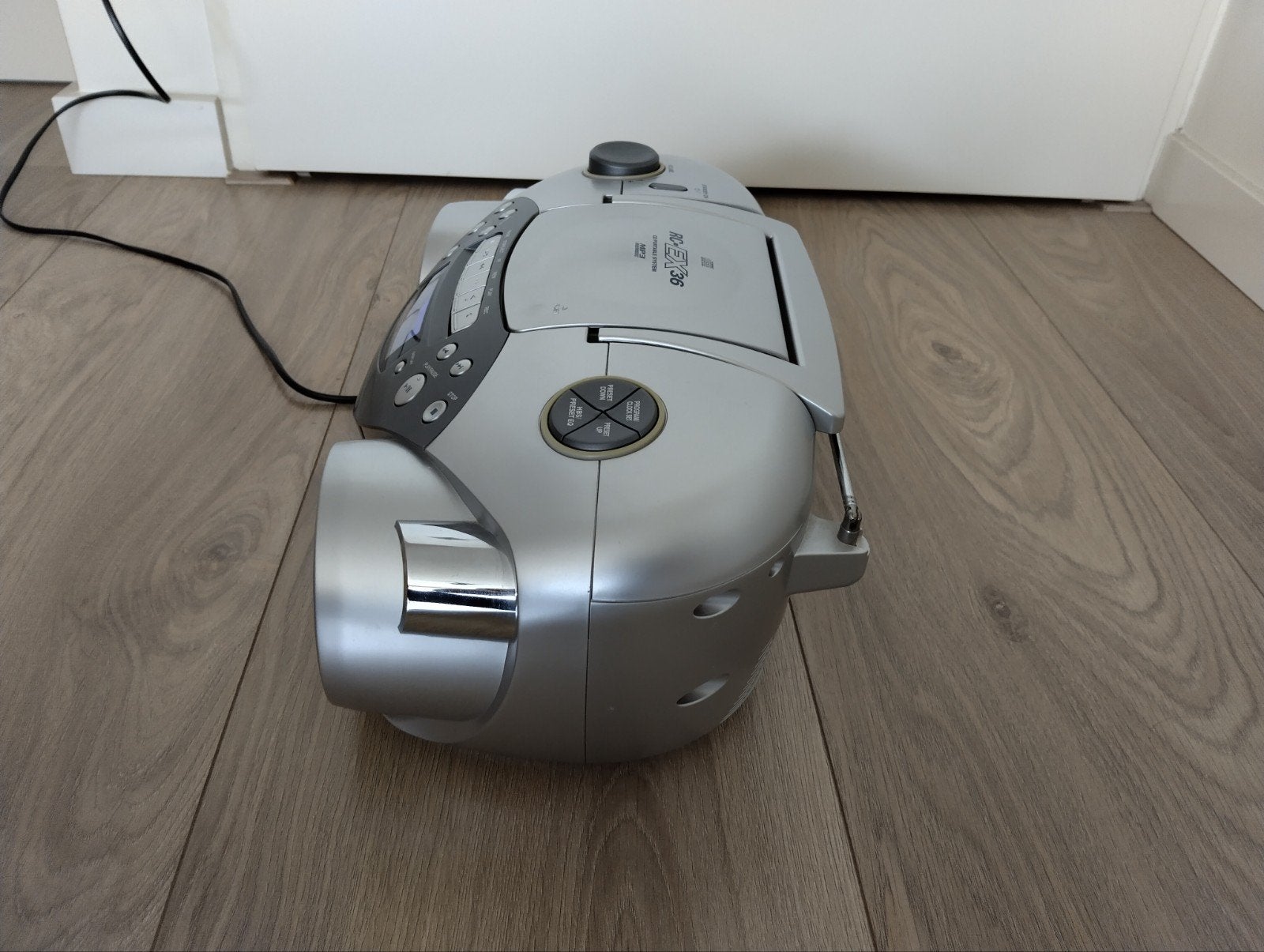 Foto 7 van JVC RC-EX36 Draagbare CD/Cassette Speler met Radio