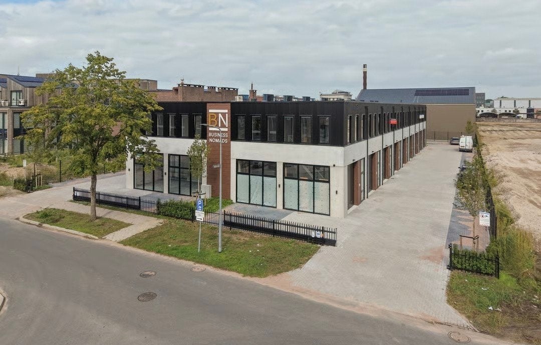 Huizen: Bedrijfsunit met Kantoorruimte en Opslagruimte, 108 m², Huur, Bedrijfsruimte