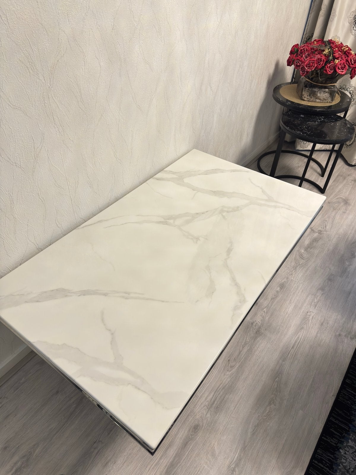 Moderne salontafel met marmerlook blad en chromen onderstel, Ophalen, 100 tot 150 cm, 50 tot 100 cm, Zo goed als nieuw