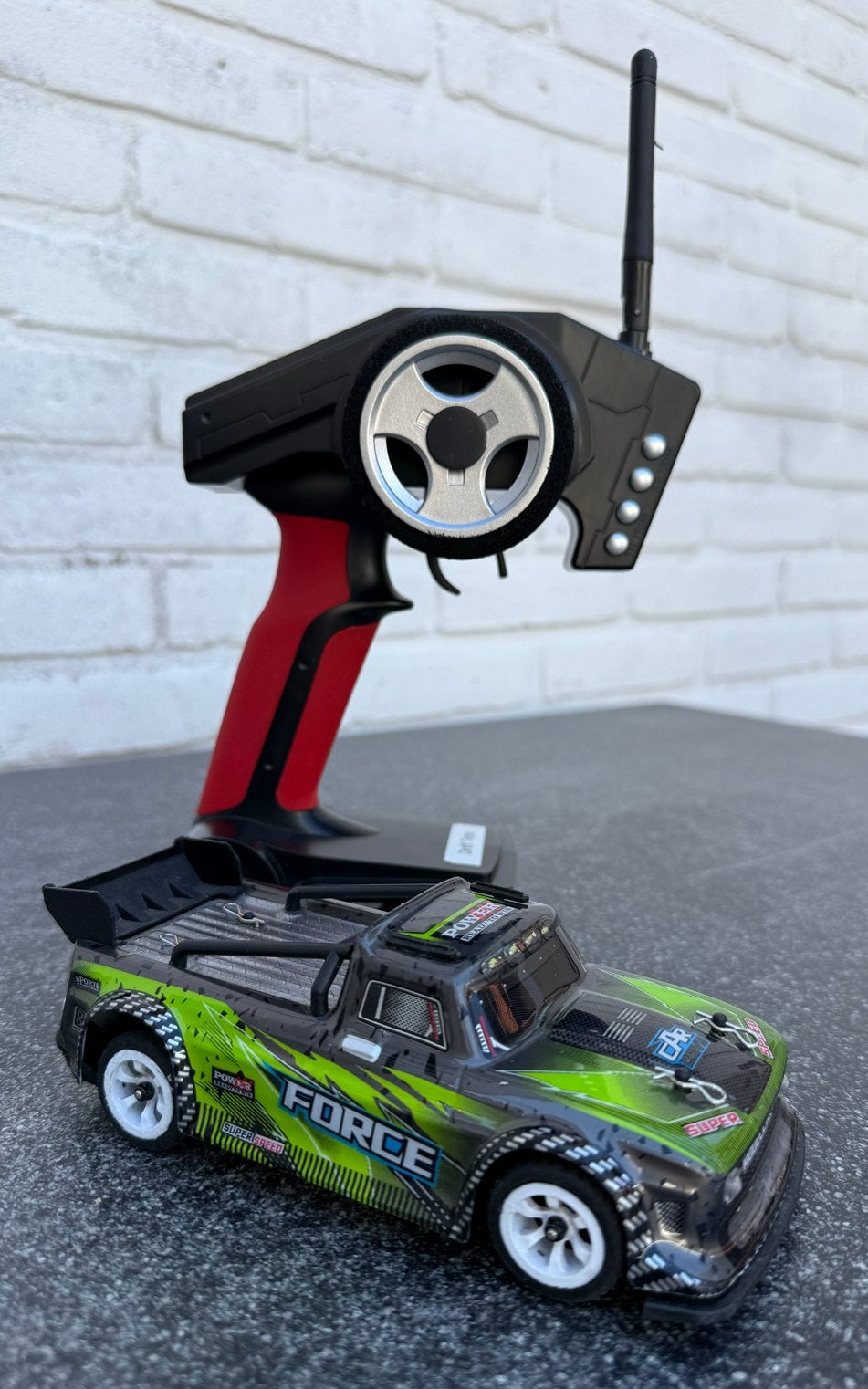 WL Toys 1/28 Drift Truck 4WD RC Car met LED Verlichting, Elektro, Gebruikt, Ophalen of Verzenden, Auto onroad